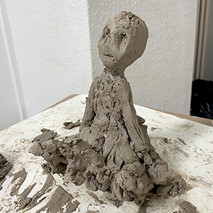 IZA - Isabelle Ardevol donne des cours de modelage en argile et de sculpture dans son atelier de Lausanne - sculptures d'eleves. Fleuranne
