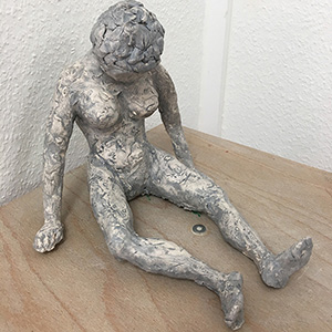 IZA - Isabelle Ardevol donne des cours de modelage en argile et de sculpture dans son atelier de Lausanne - sculptures d'eleves. Sylvie T.