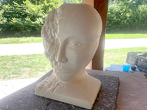 IZA - Isabelle Ardevol, cours de taille de pierre calcaire a Lausanne. sculpture d'eleve Sylvie T.