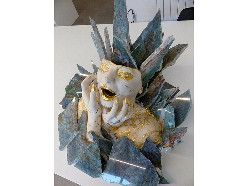 IZA, Isabelle Ardevol, woman contemporary artist, sculptress, art, Second Wave sculpture in acrylic resin, blue quartzite and gold leaf casted in 2020. Part of the In Chaotic lands serie, inspired by global warming and made carving recycled stone
