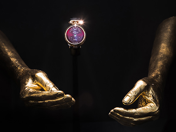 IZA - Isabelle Ardevol - Noulage de mains en resine dores a la feuille d'or. Exposition 2019 SIHH pour la marque horlogere Bovet