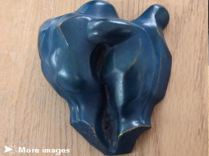 IZA, Isabelle Ardevol, woman contemporary artist, sculptress, art, bronze sculpture Double-me, bronze realized in 2022 from the alabaster original representing 2 female torsos