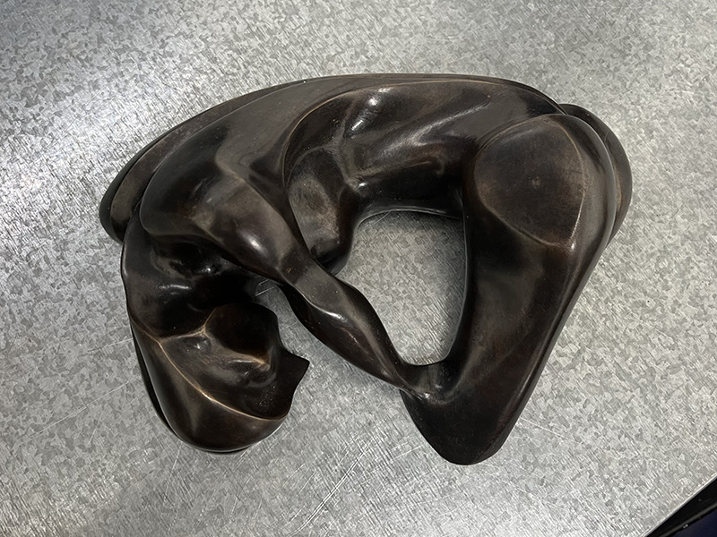 Isabelle Ardevol, Elle bronze sculpture casted in 2015. Represents a reclined woman