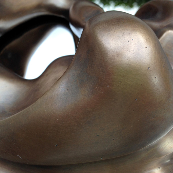 Sculpture en Bronze appelée l'Ange Déchu de IZA - Isabelle Ardevol - Sculpteur contemporain basé à Lausanne. Plus d'info sur www.sculpteur.eu