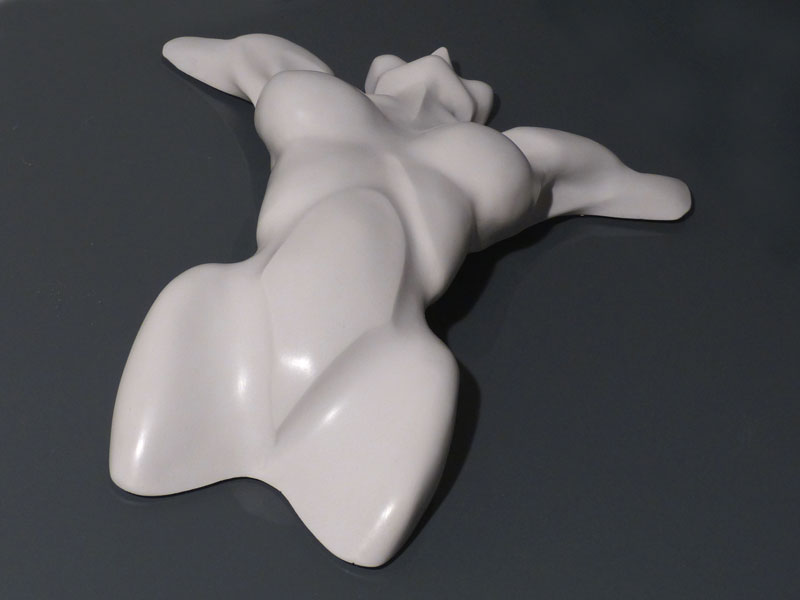Isabelle Ardevol, Taking off, accrylic resin sculpture, 2012. Represents a woman body It's part of the Emergence serie