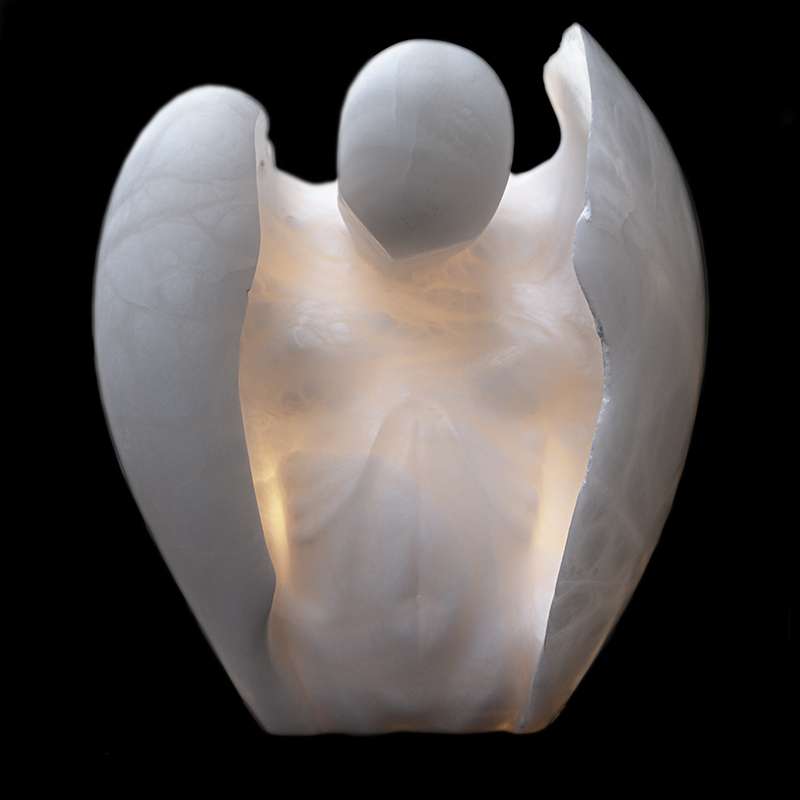 IZA, Isabelle Ardevol, sculpture en albatre appelée Poussée par le Vent - vue de face - 2024