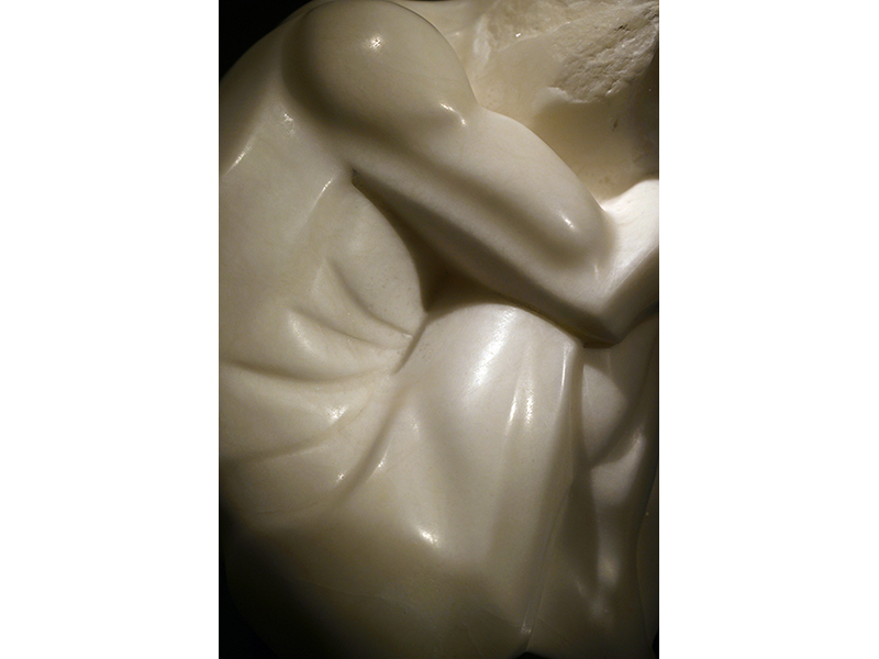 IZA, Isabelle Ardevol, woman contemporary artist, sculptress, art, Duality contemporary sculpture carved in alabster in 2022. Woman and man being and feeling. It's part of the In Chaotic lands serie, inspired by the societal changes due to Covid