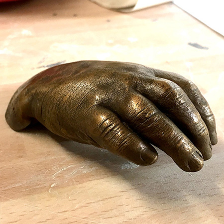 Isabelle Ardevol - baby hands casting in bronze